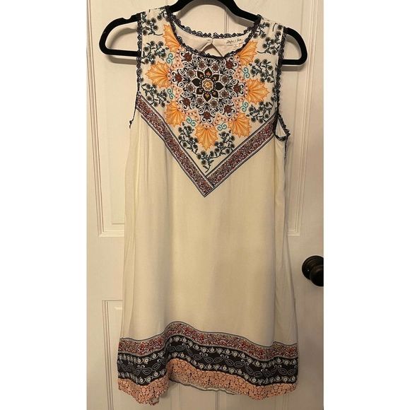 Skylar + Jade Dresses & Skirts - Skylar + Jade Boho Shift Dress Open Back Crochet Trim Colorful Sleeveless NEW